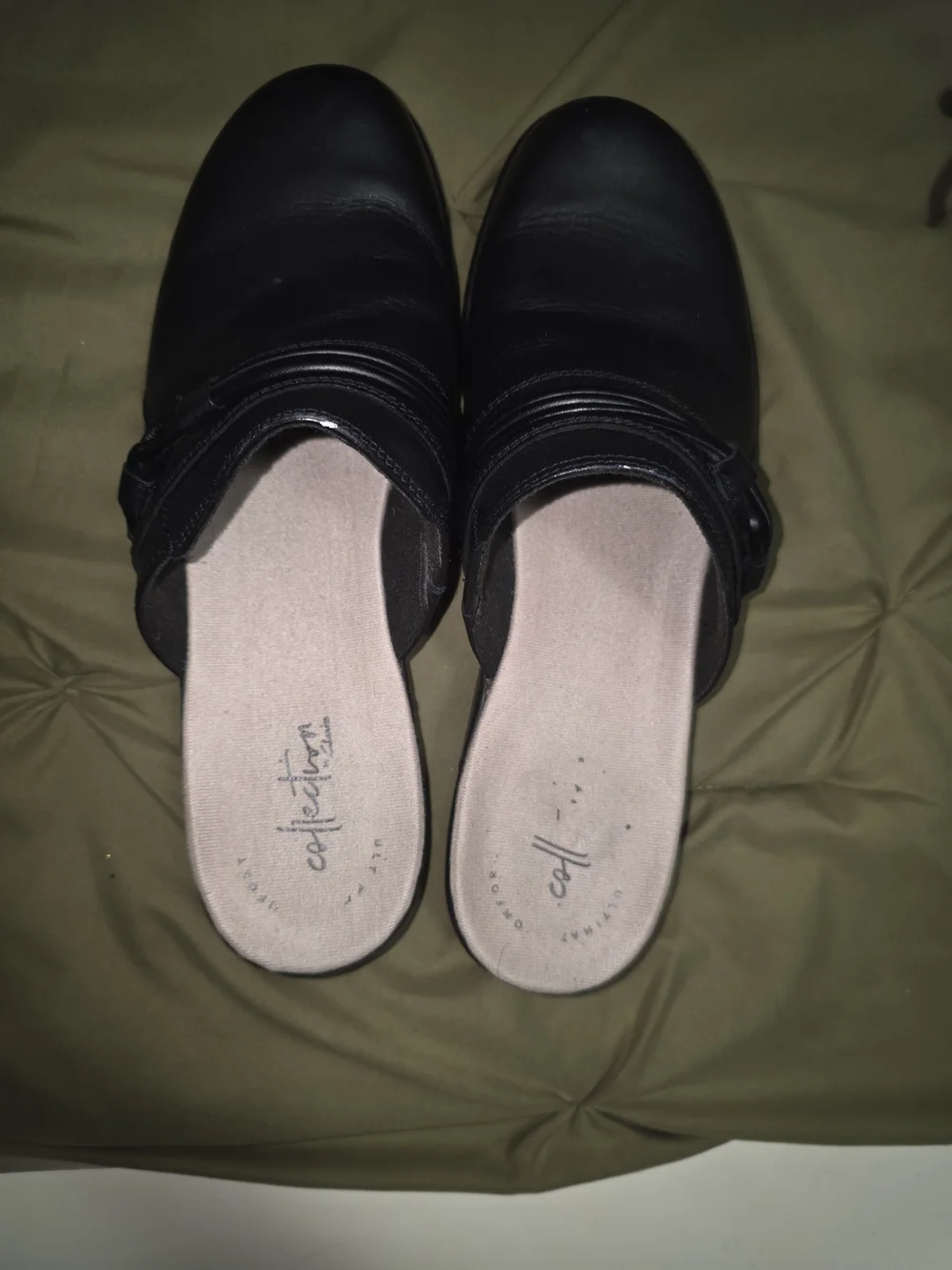 Womens Black Clarks Slip-On Clogs